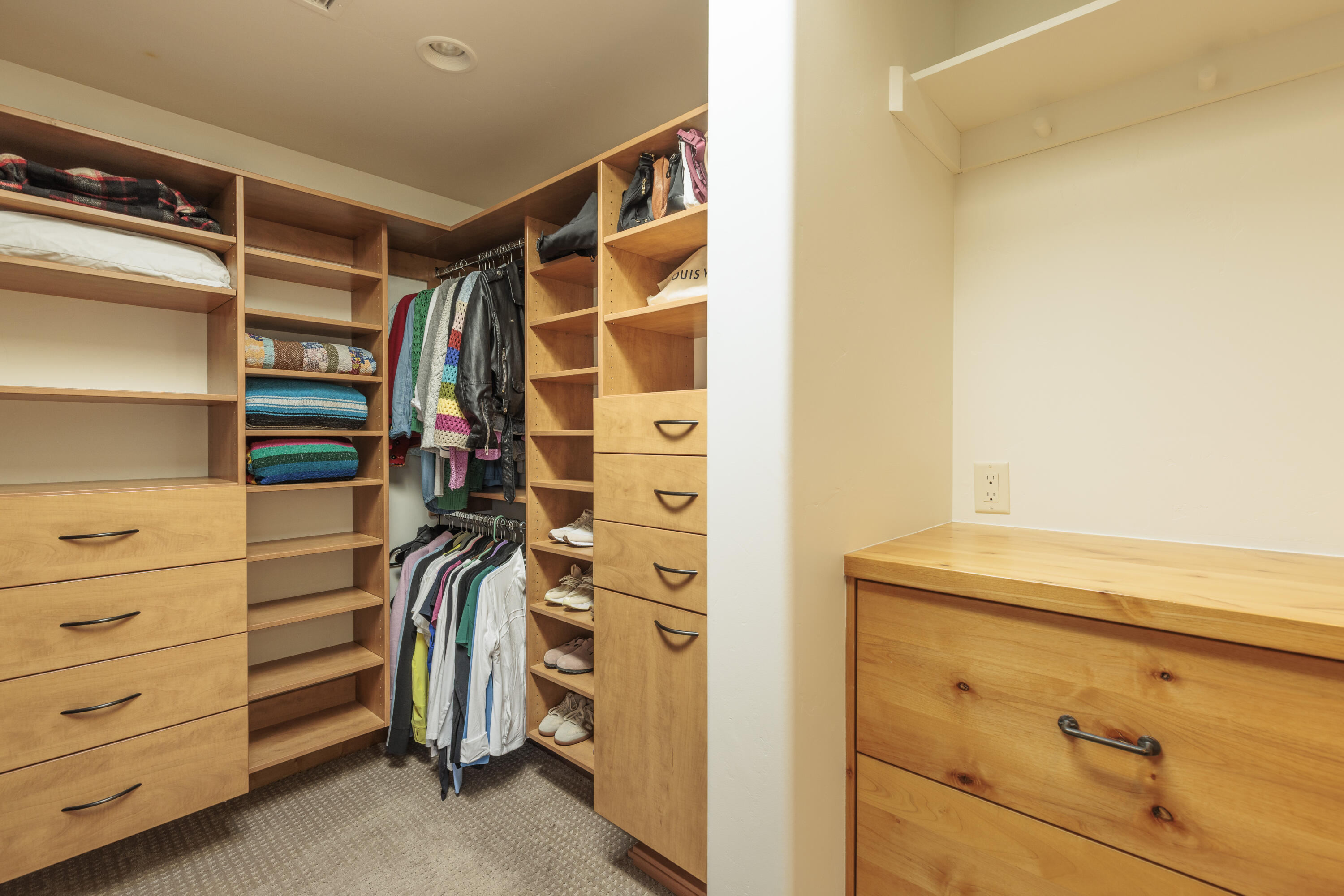 TAVIAWK - Residential