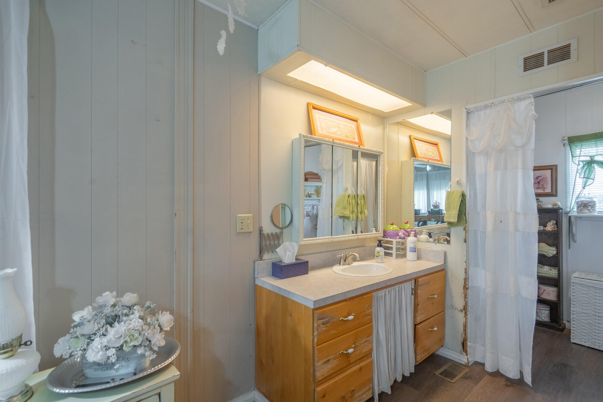 ORAL D & MINNIE E STOWELL - Residential