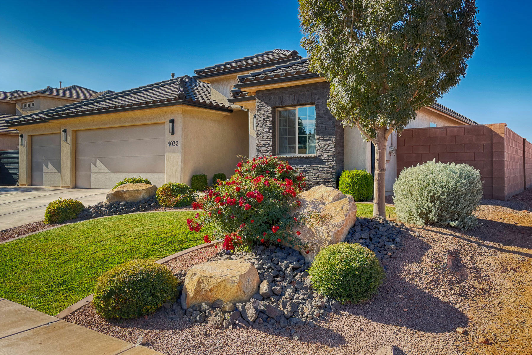 SUGAR PLUM IN THE FIELDS - Residential