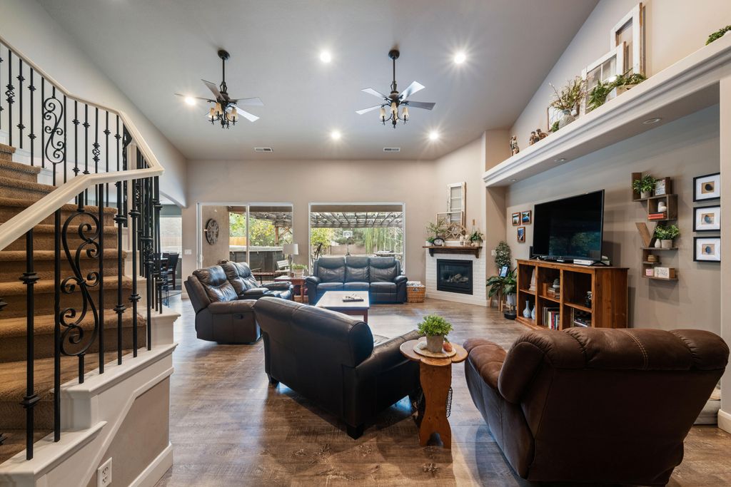 Photo of 1283 S 920 W, Hurricane, UT 84737 (MLS # 25-266955)