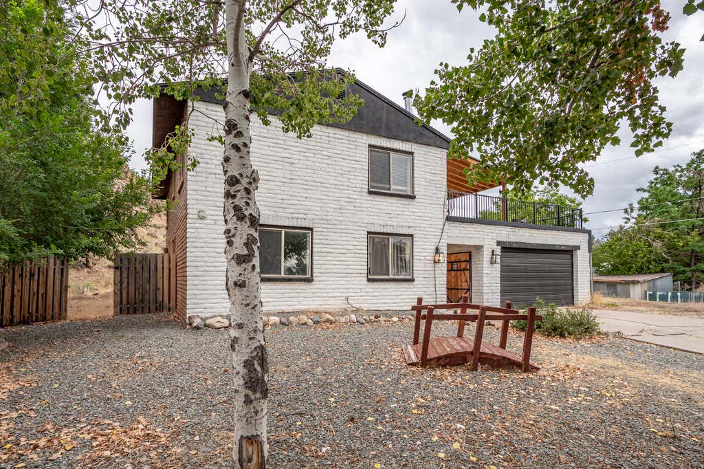 Photo of 450 Hillside Place, Cedar City, UT 84721 (MLS # 26-275231)