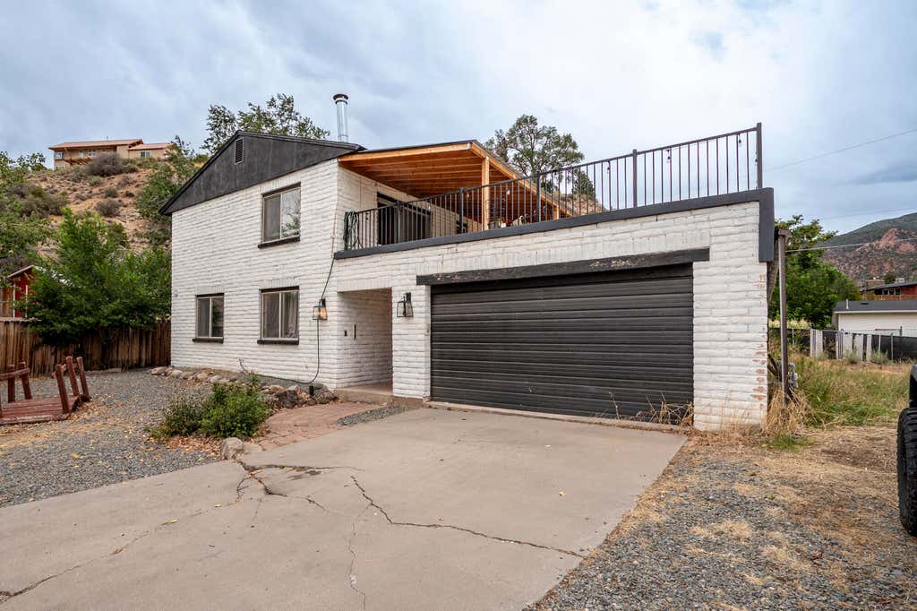 Photo of 450 Hillside Place, Cedar City, UT 84721 (MLS # 26-275231)