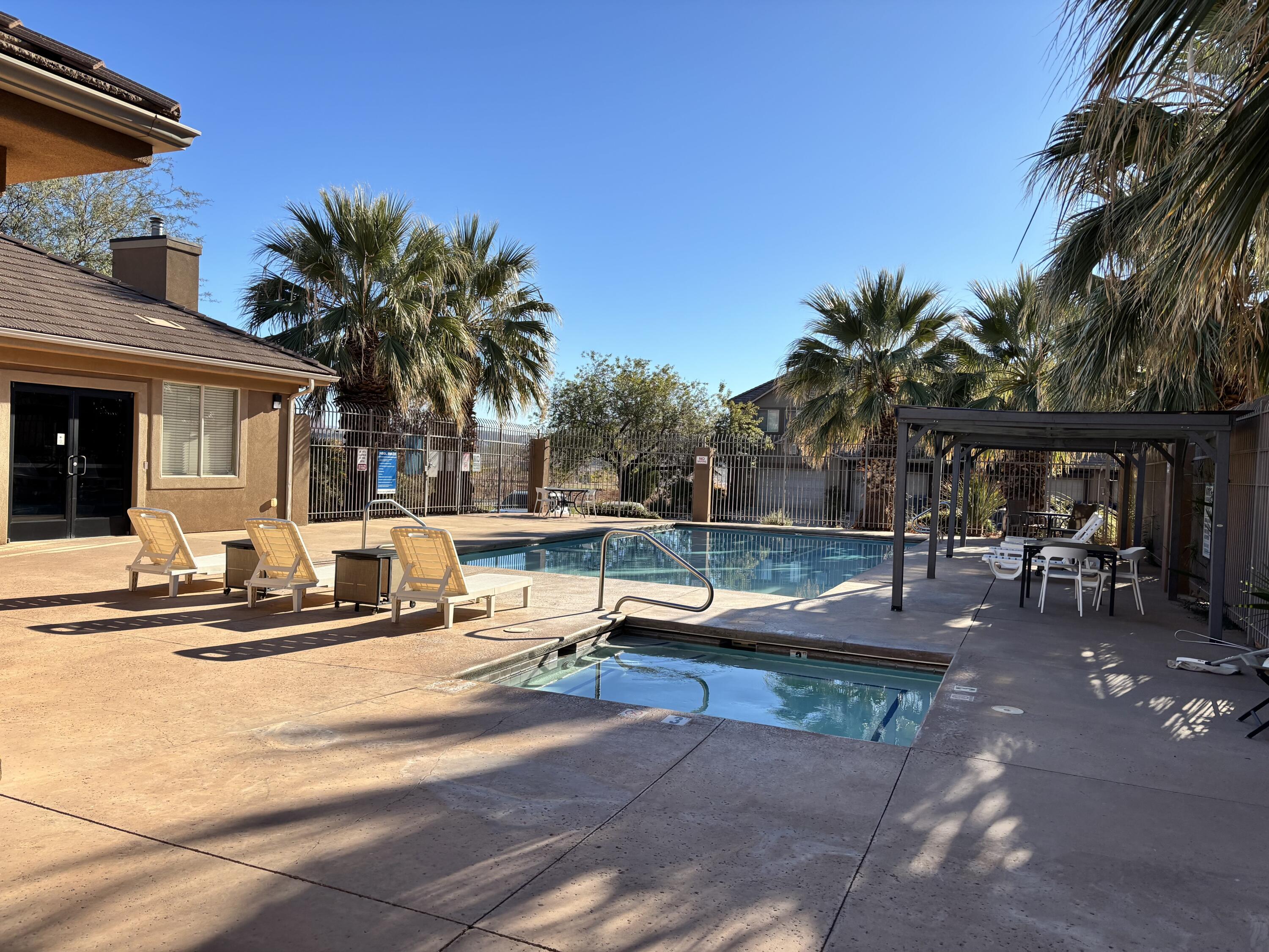 BLUFF VIEW TOWNHOMES - Residential