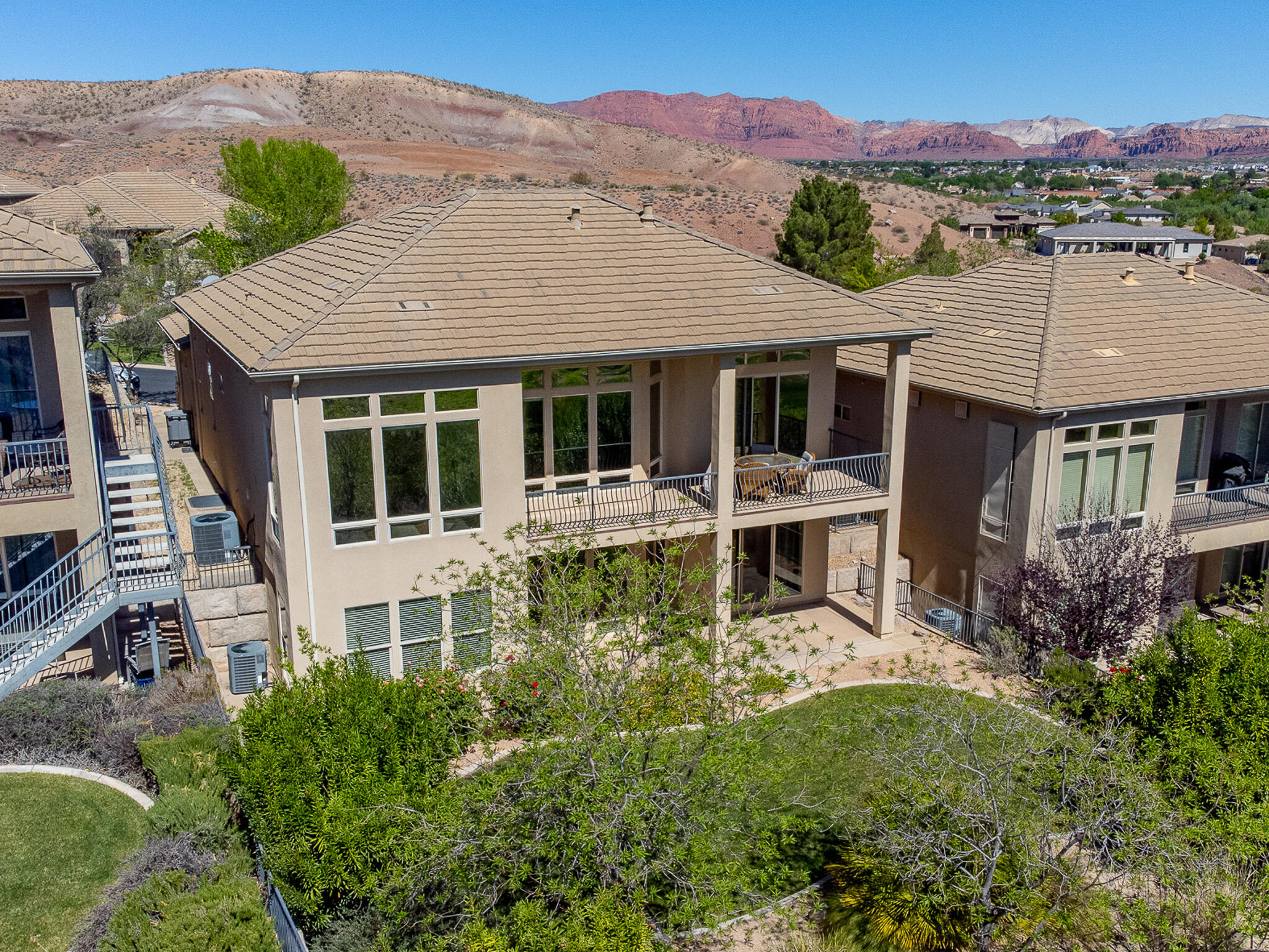 BRIDGEWATER TOWNHOMES AT SUNBROOK - Residential