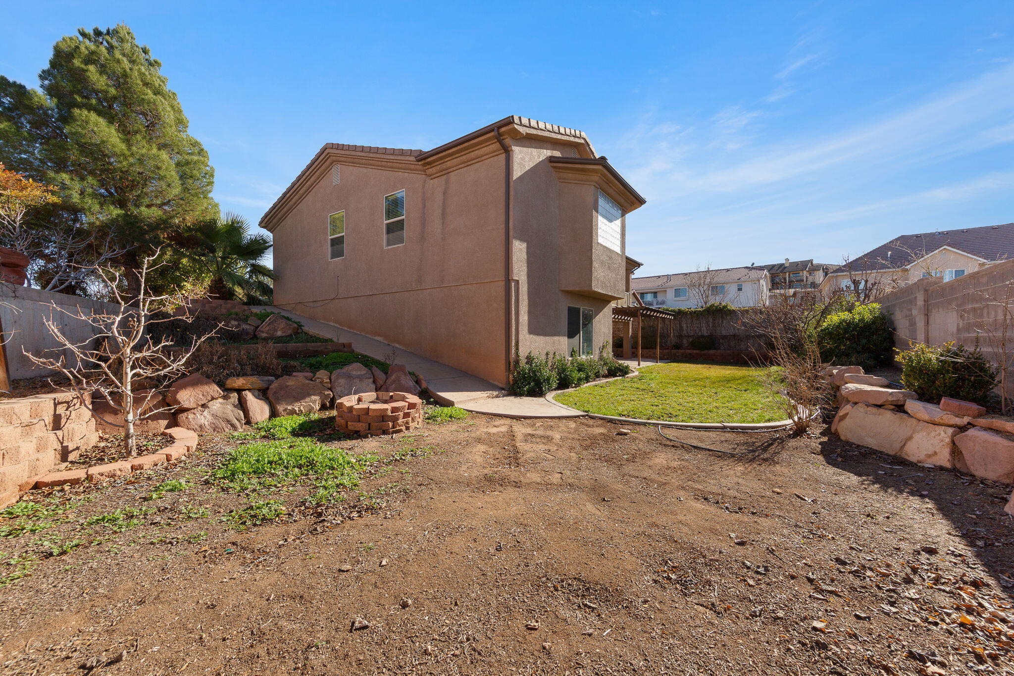 BLOOMINGTON HILLS - Residential