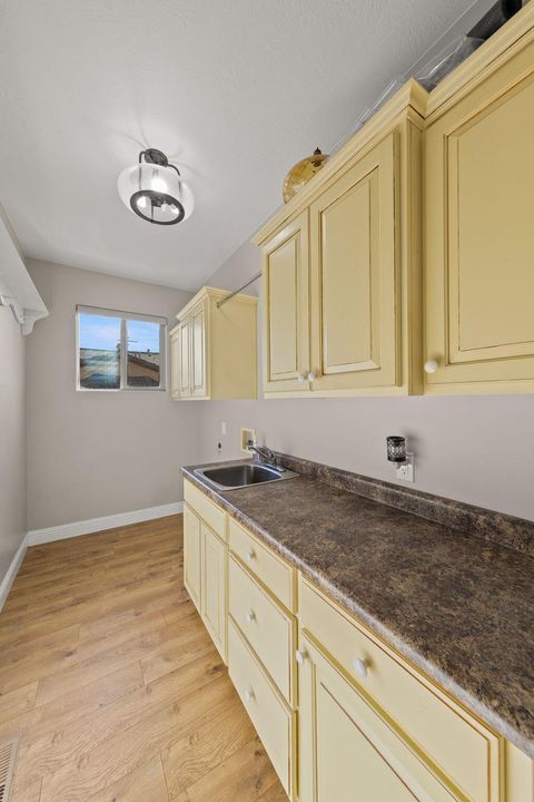 Tiny photo for 2274 S Mountain View CIR, Saint George, UT 84790 (MLS # 25-267763)