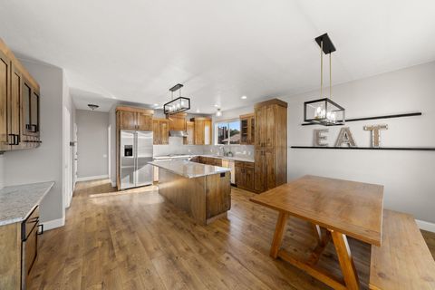 Tiny photo for 2274 S Mountain View CIR, Saint George, UT 84790 (MLS # 25-267763)