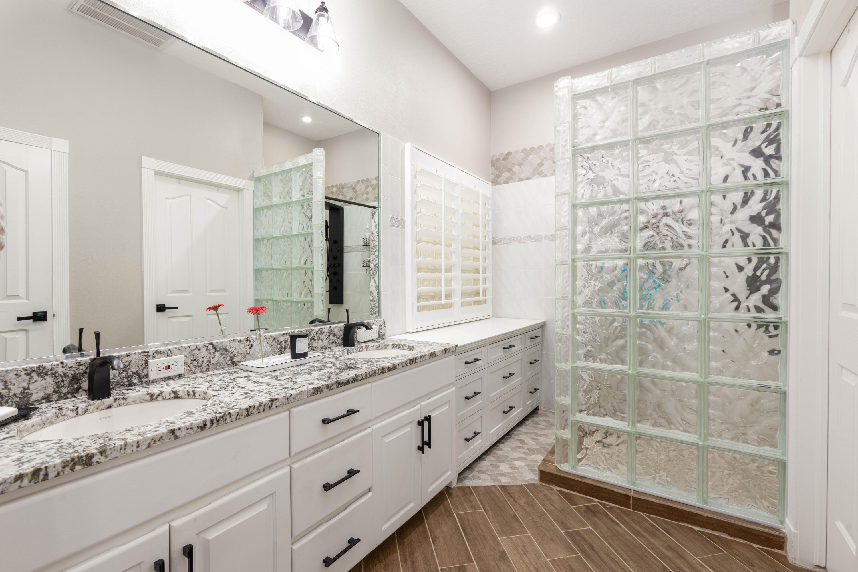 RIVERWOOD TOWNHOMES - Residential