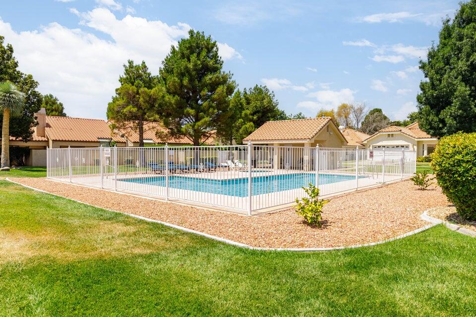 RIVERWOOD TOWNHOMES - Residential