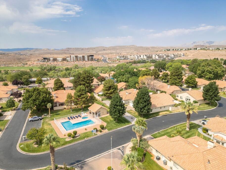 RIVERWOOD TOWNHOMES - Residential