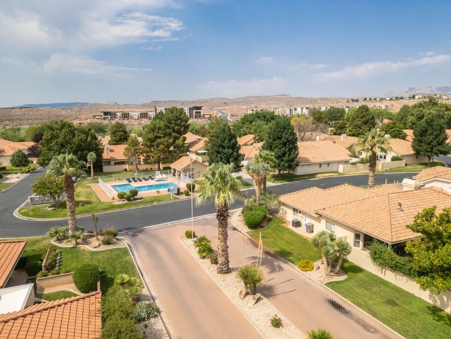 RIVERWOOD TOWNHOMES - Residential