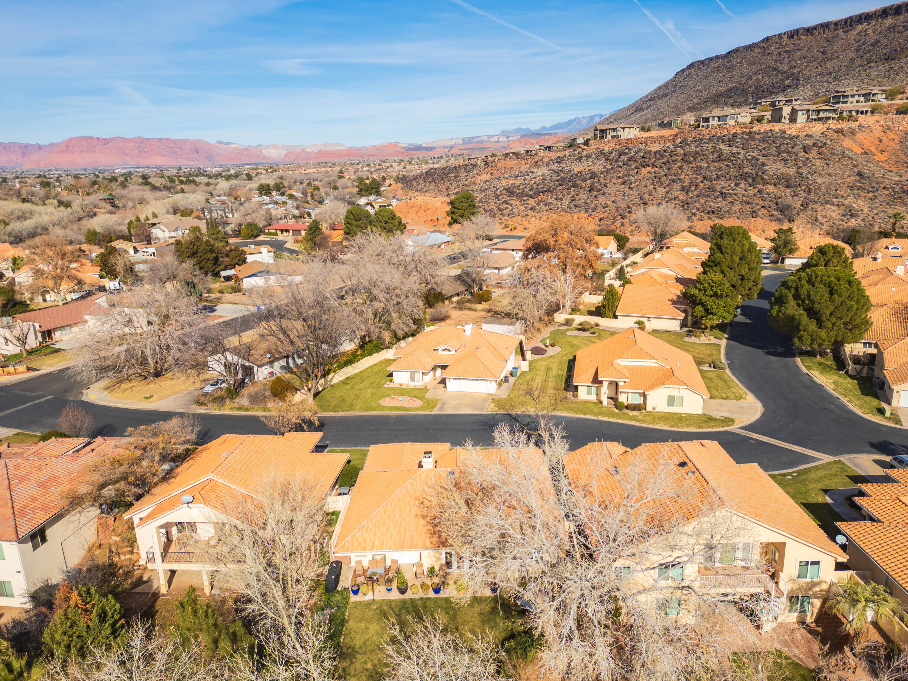 RIVERWOOD TOWNHOMES - Residential
