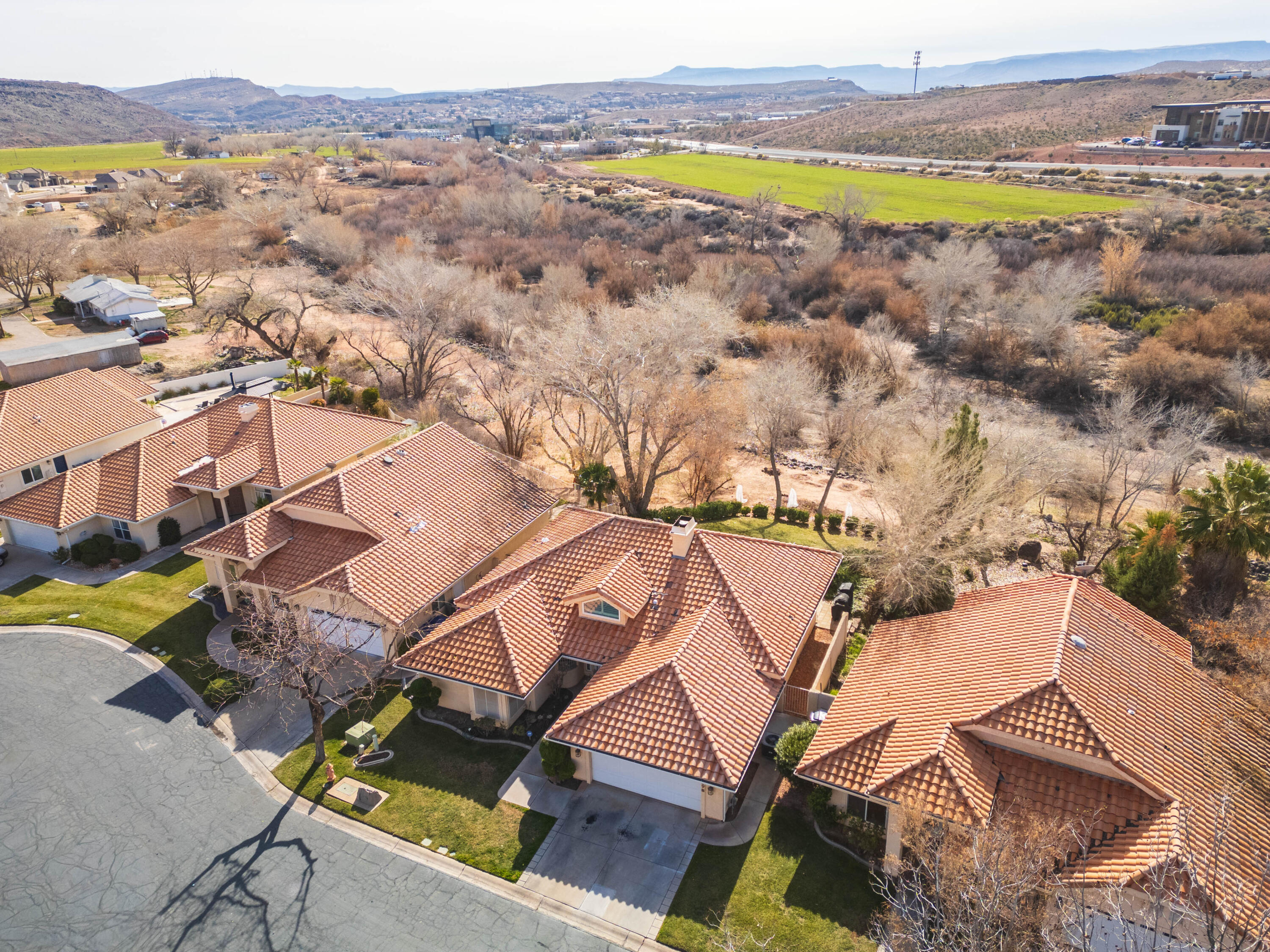 RIVERWOOD TOWNHOMES - Residential