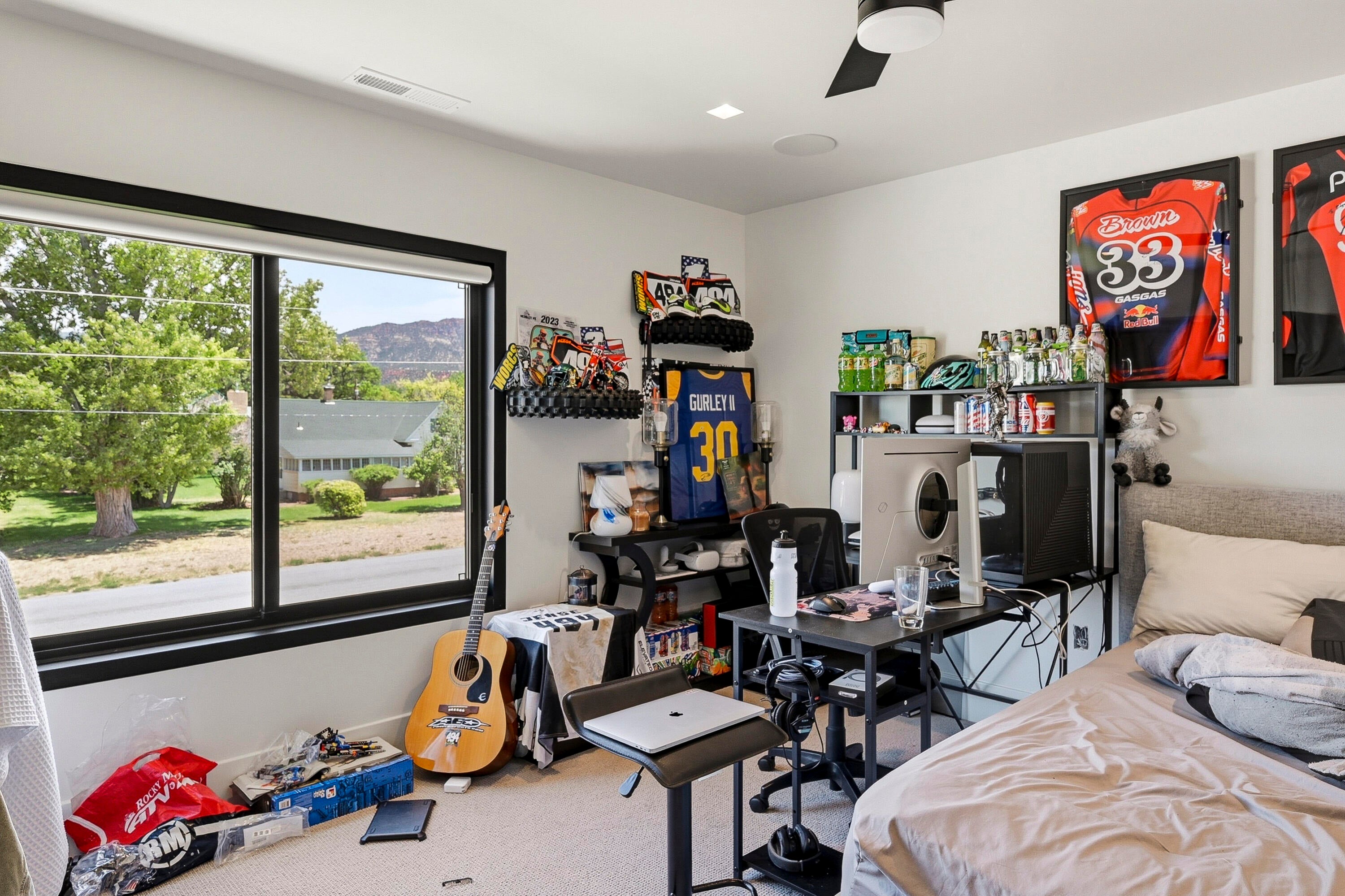 329 N 400 W, Parowan, UT, 84761, USA, 3 Bedrooms Bedrooms, ,3 BathroomsBathrooms,Residential,Active,329 N 400 W,26-273061
