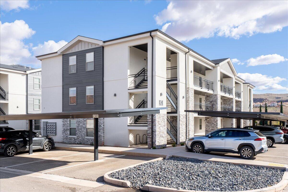 RED VISTA CONDO - Residential