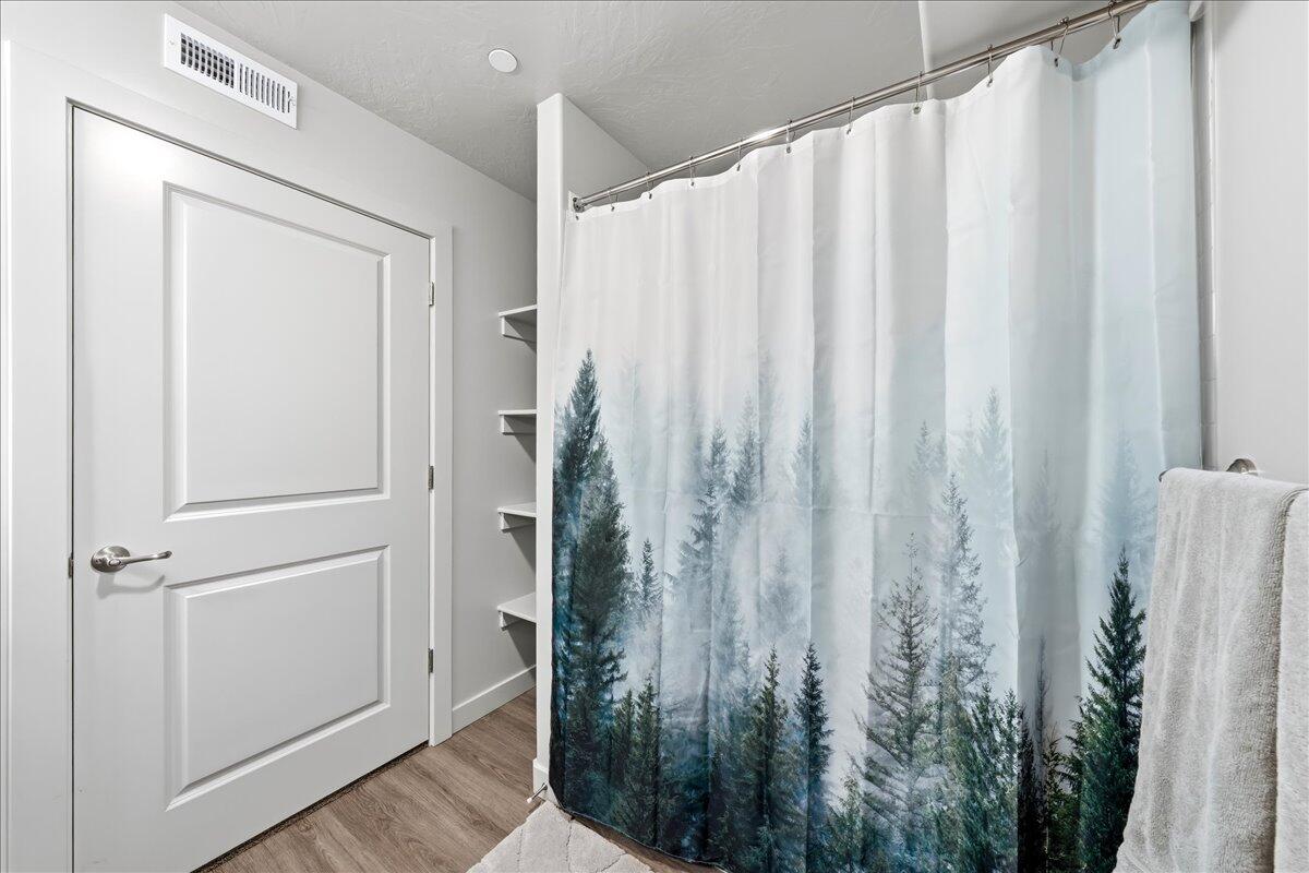 RED VISTA CONDO - Residential