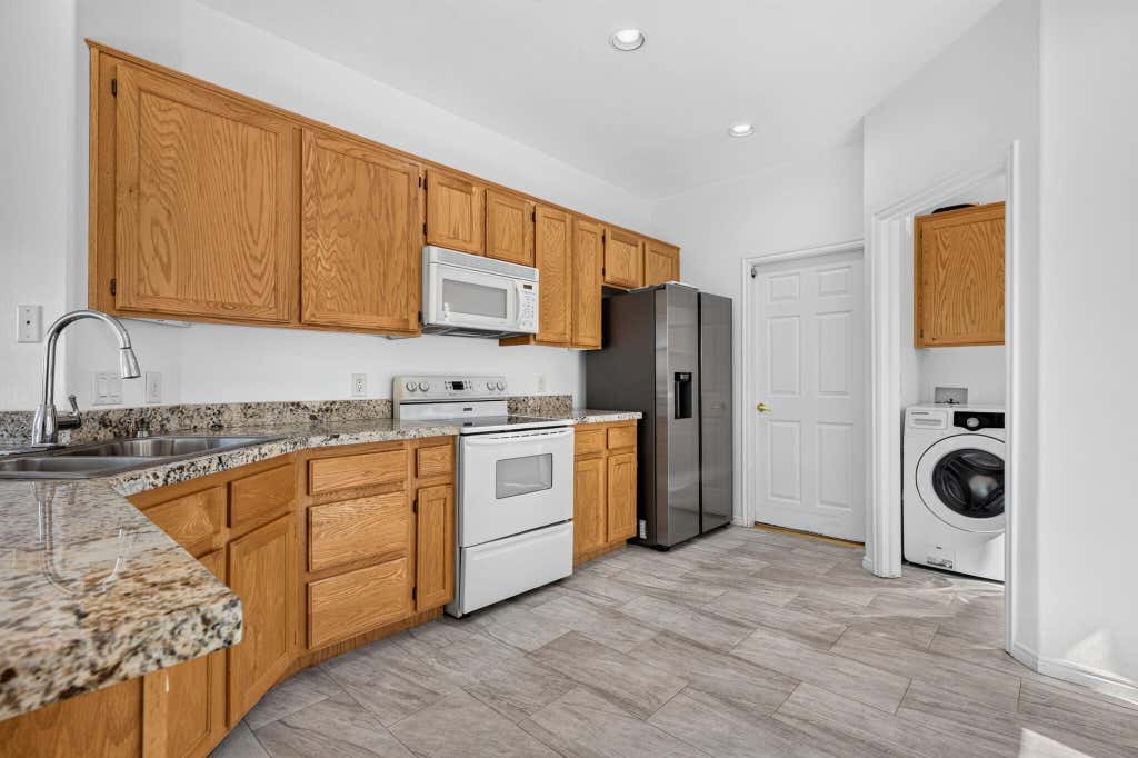 Photo of 1448 W Summer Poppy DR, Saint George, UT 84790 (MLS # 26-274983)
