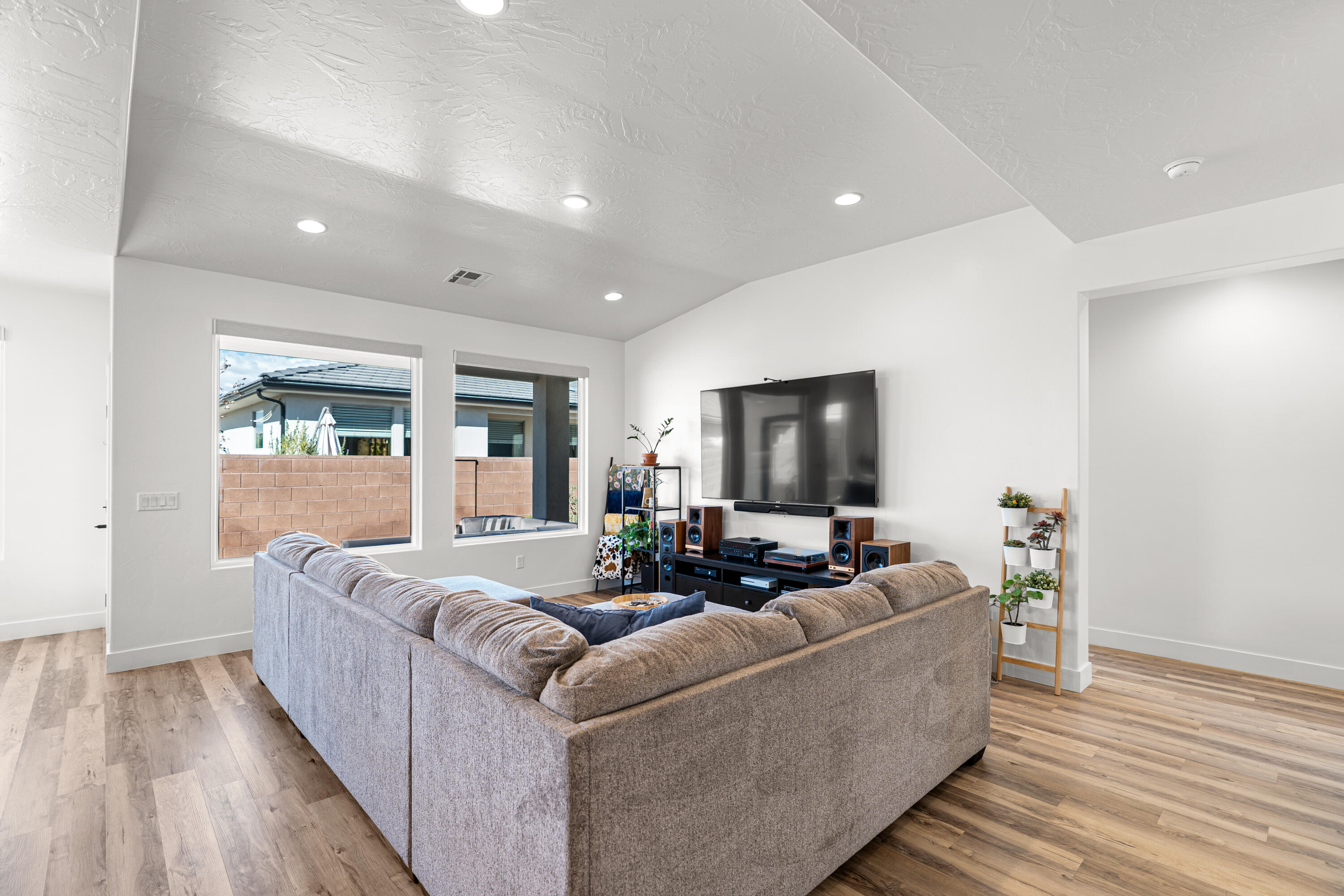 DESERT VISTA TOWNHOMES AT DESERT CANYONS - Residential