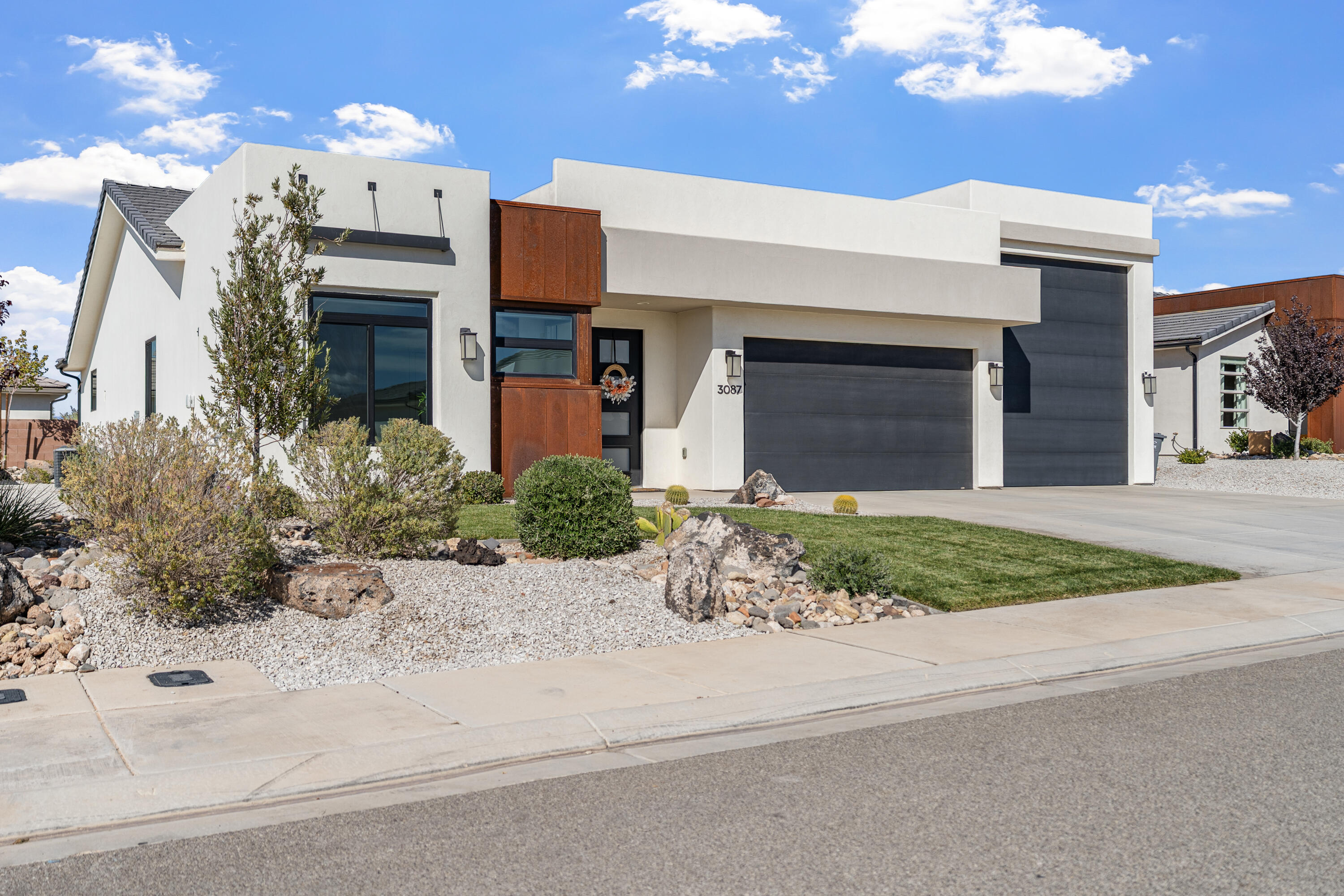 DESERT VISTA TOWNHOMES AT DESERT CANYONS - Residential