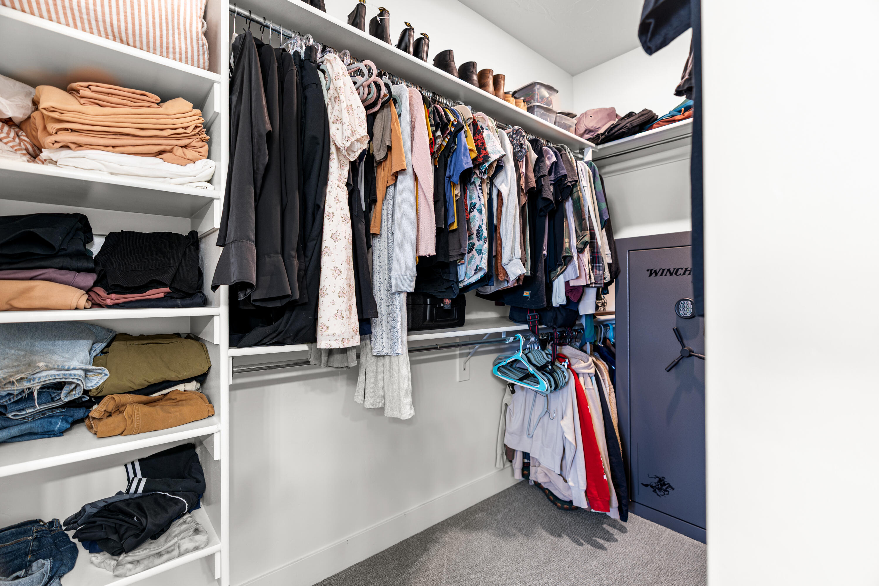 DESERT VISTA TOWNHOMES AT DESERT CANYONS - Residential