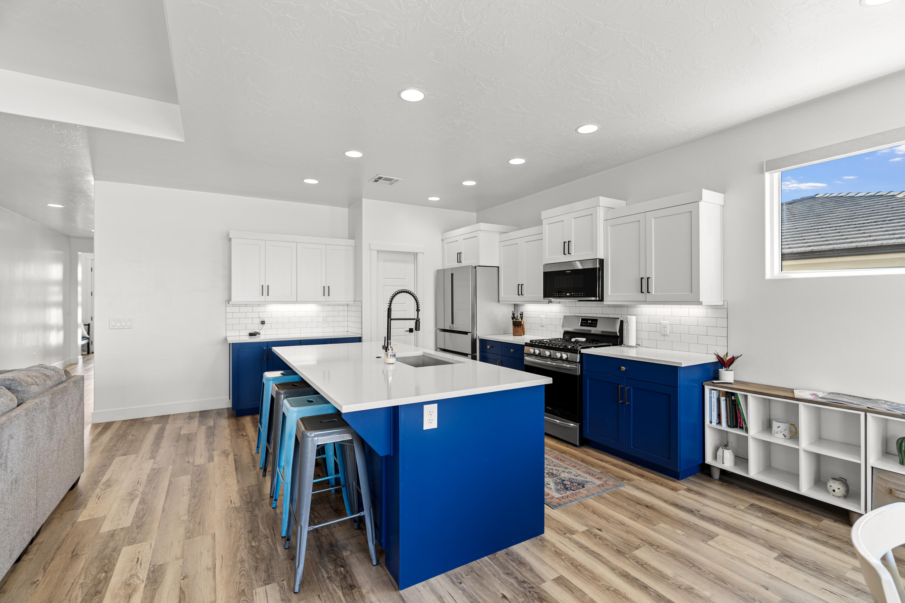 DESERT VISTA TOWNHOMES AT DESERT CANYONS - Residential