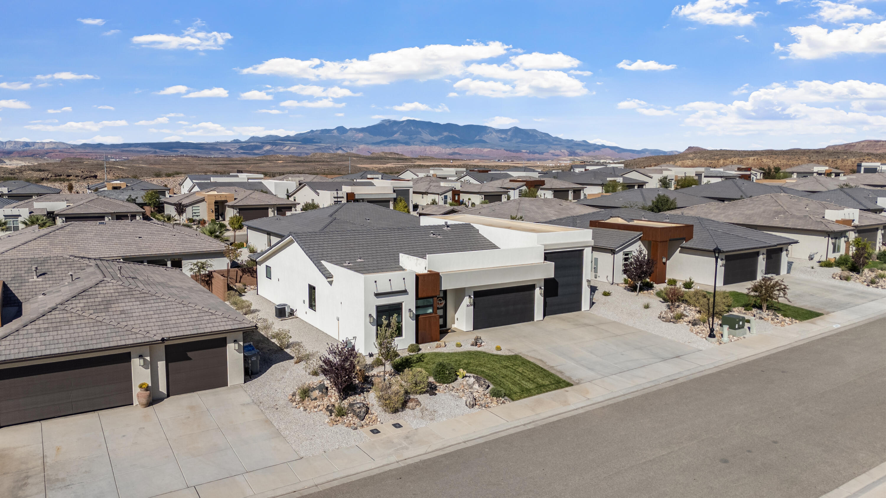 DESERT VISTA TOWNHOMES AT DESERT CANYONS - Residential