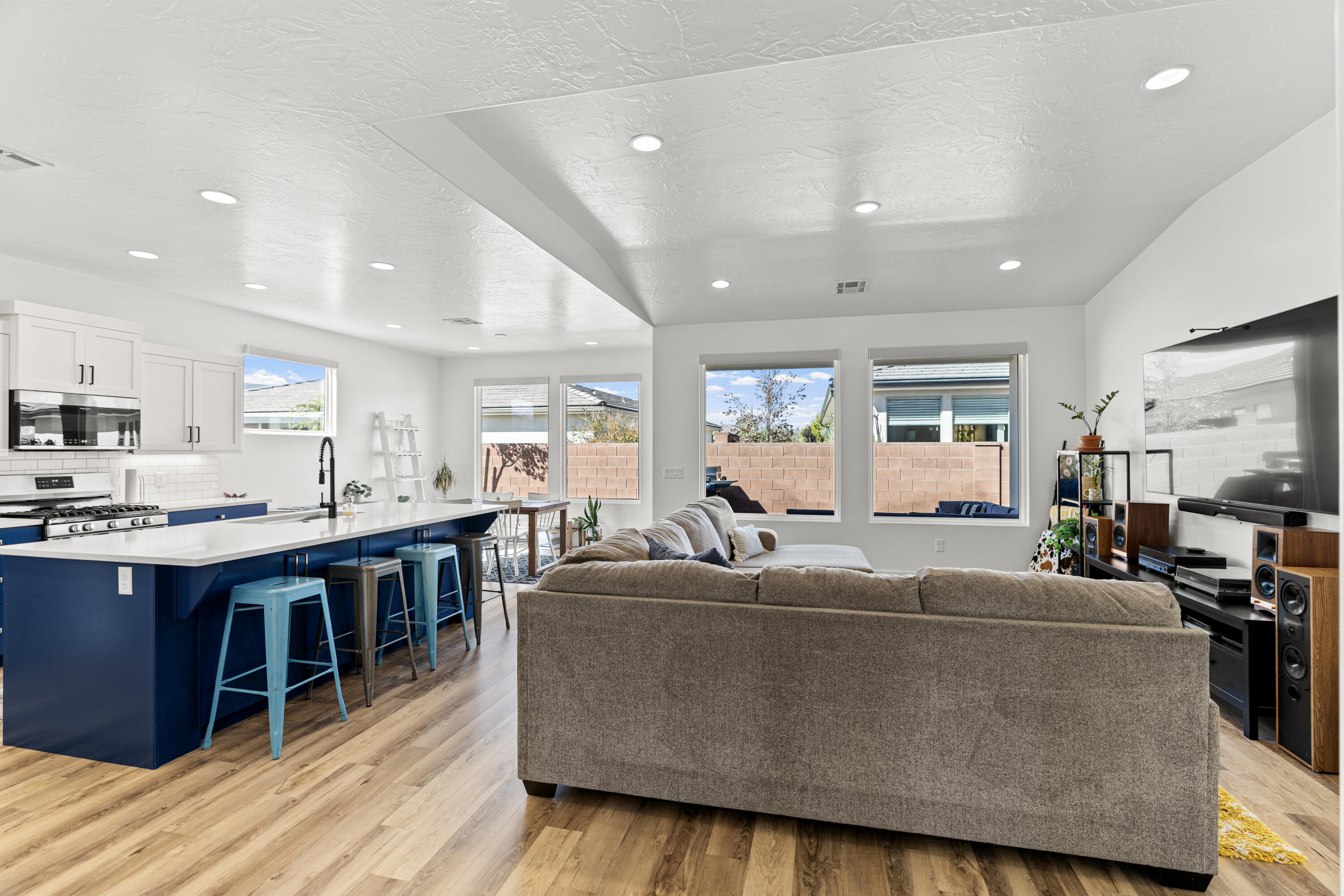 DESERT VISTA TOWNHOMES AT DESERT CANYONS - Residential