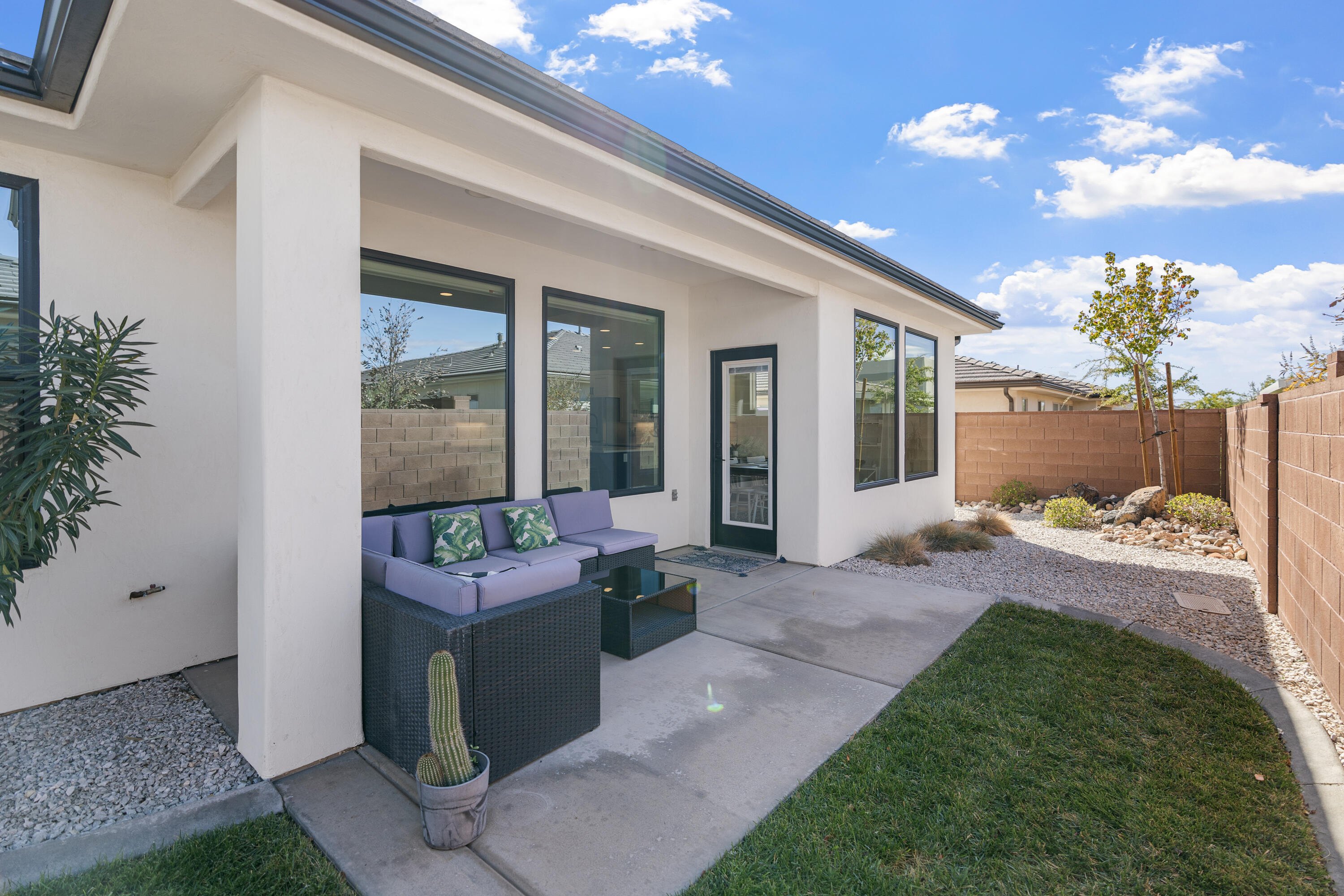 DESERT VISTA TOWNHOMES AT DESERT CANYONS - Residential