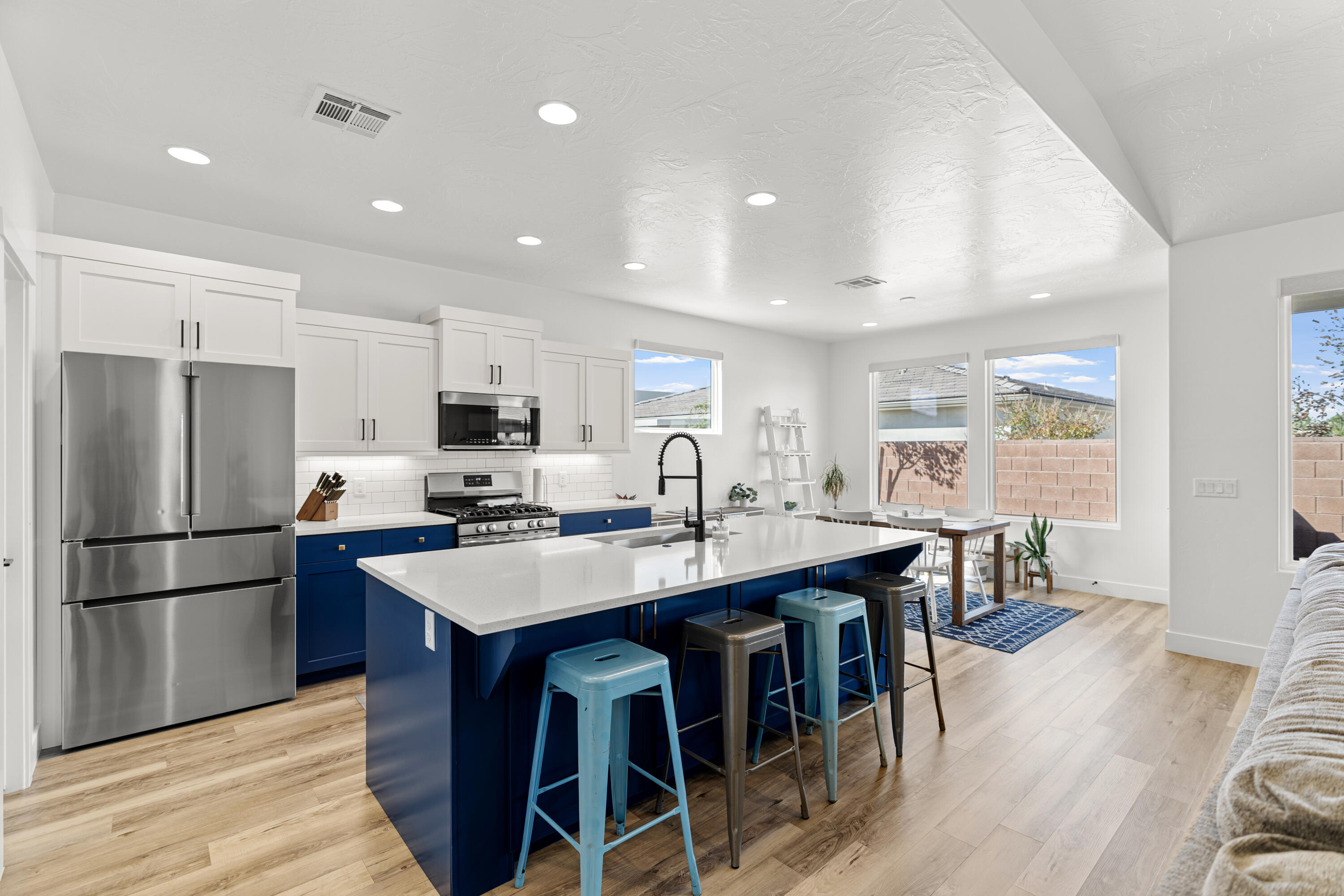 DESERT VISTA TOWNHOMES AT DESERT CANYONS - Residential
