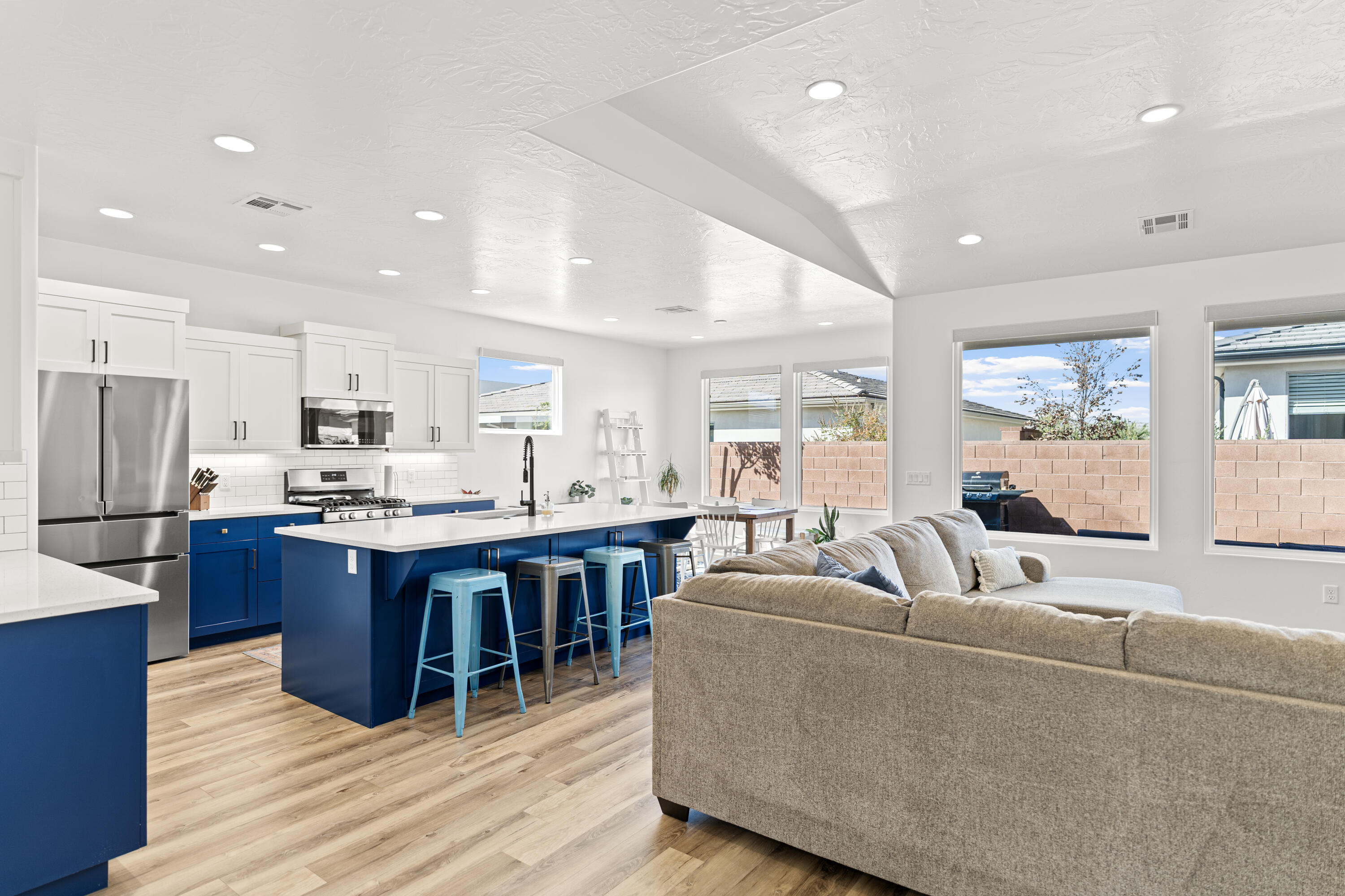 DESERT VISTA TOWNHOMES AT DESERT CANYONS - Residential