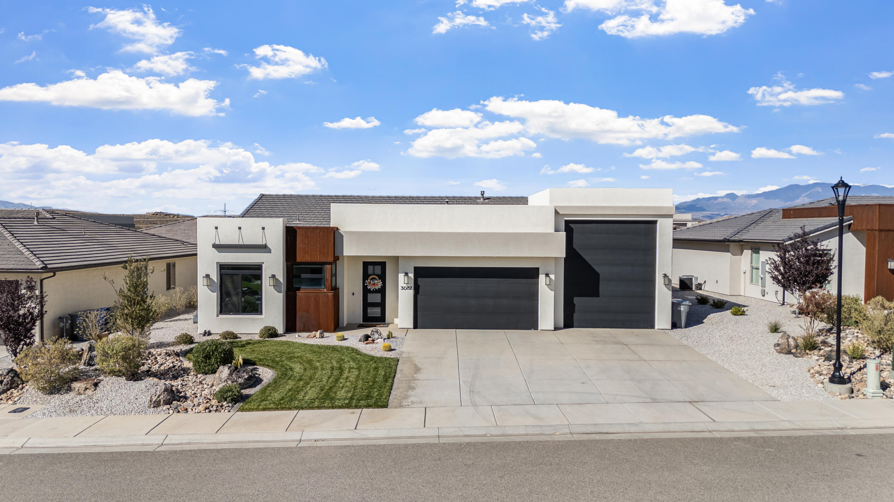 DESERT VISTA TOWNHOMES AT DESERT CANYONS - Residential