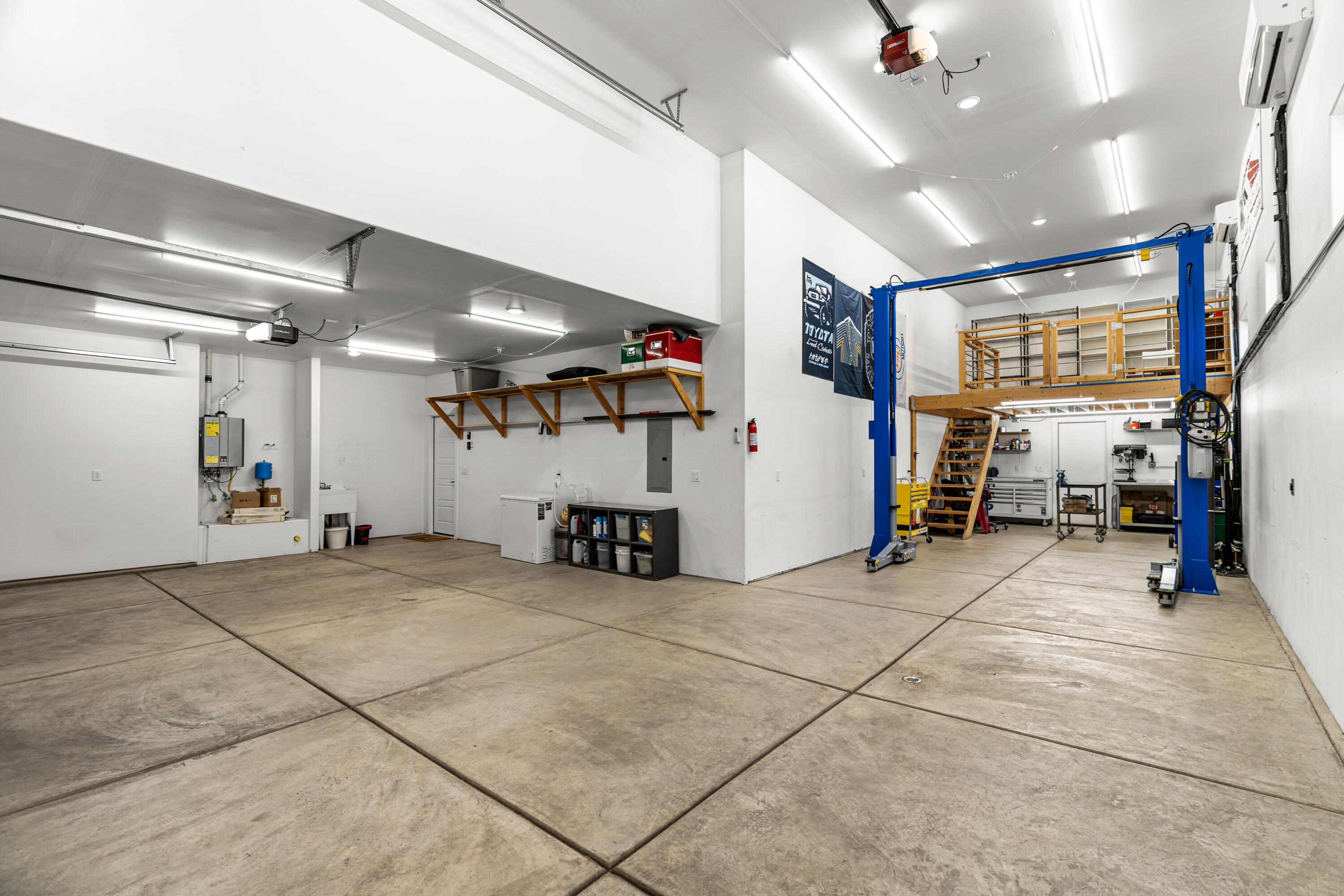 DESERT VISTA TOWNHOMES AT DESERT CANYONS - Residential