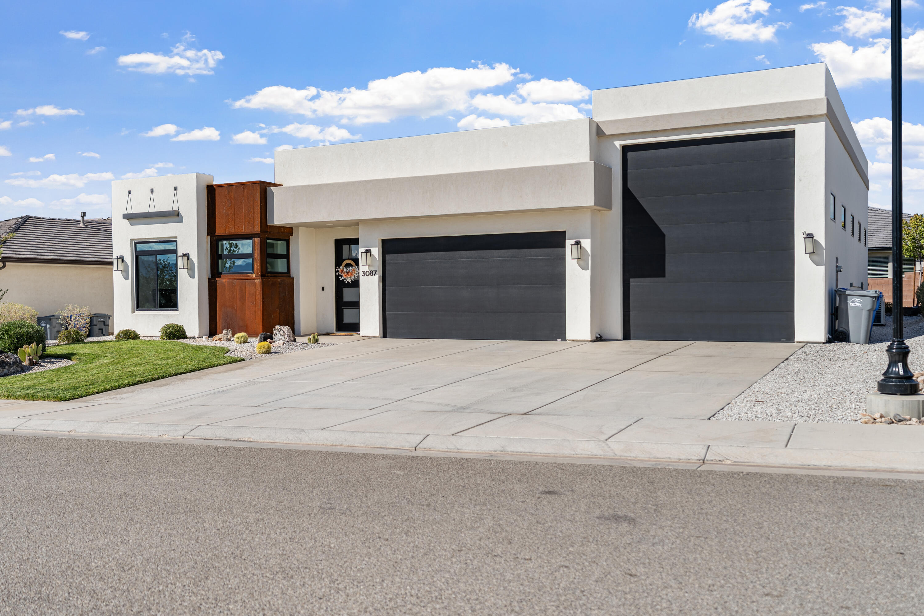 DESERT VISTA TOWNHOMES AT DESERT CANYONS - Residential