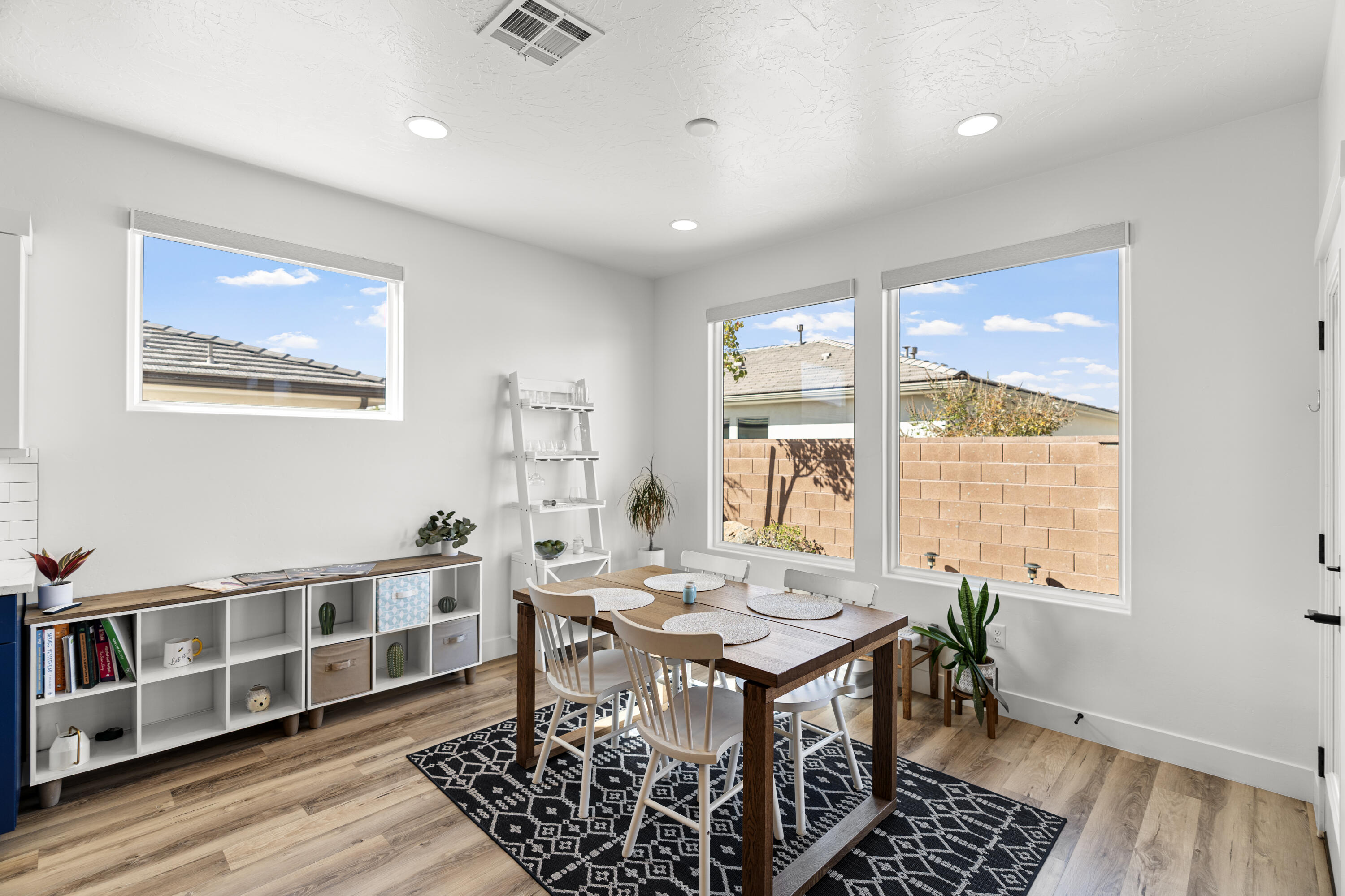 DESERT VISTA TOWNHOMES AT DESERT CANYONS - Residential