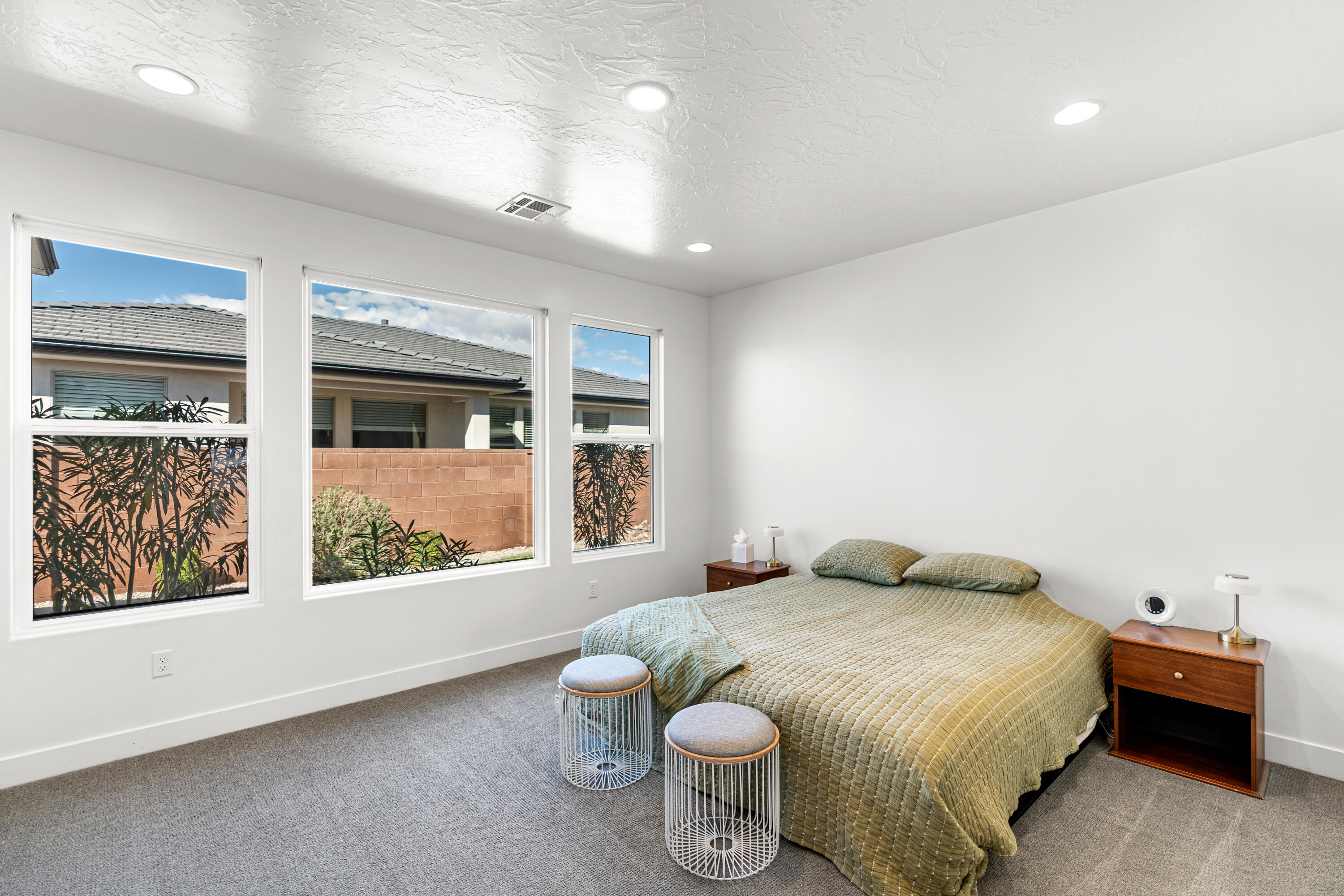 DESERT VISTA TOWNHOMES AT DESERT CANYONS - Residential