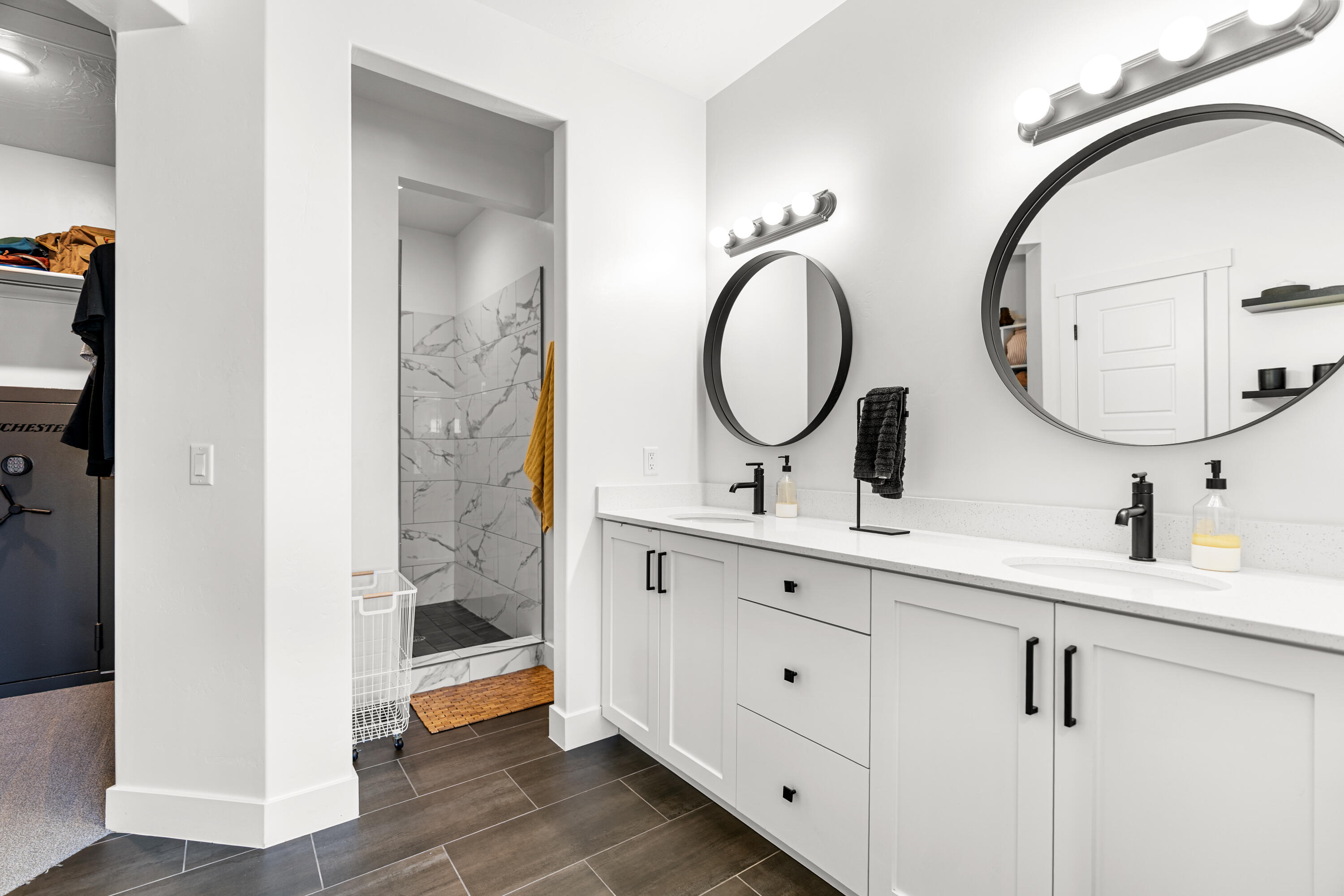 DESERT VISTA TOWNHOMES AT DESERT CANYONS - Residential