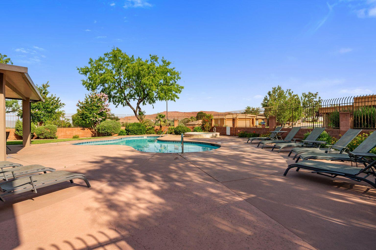 PARADISE CANYON - Residential