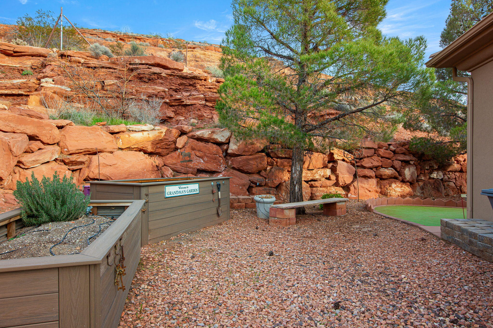 PARADISE CANYON - Residential