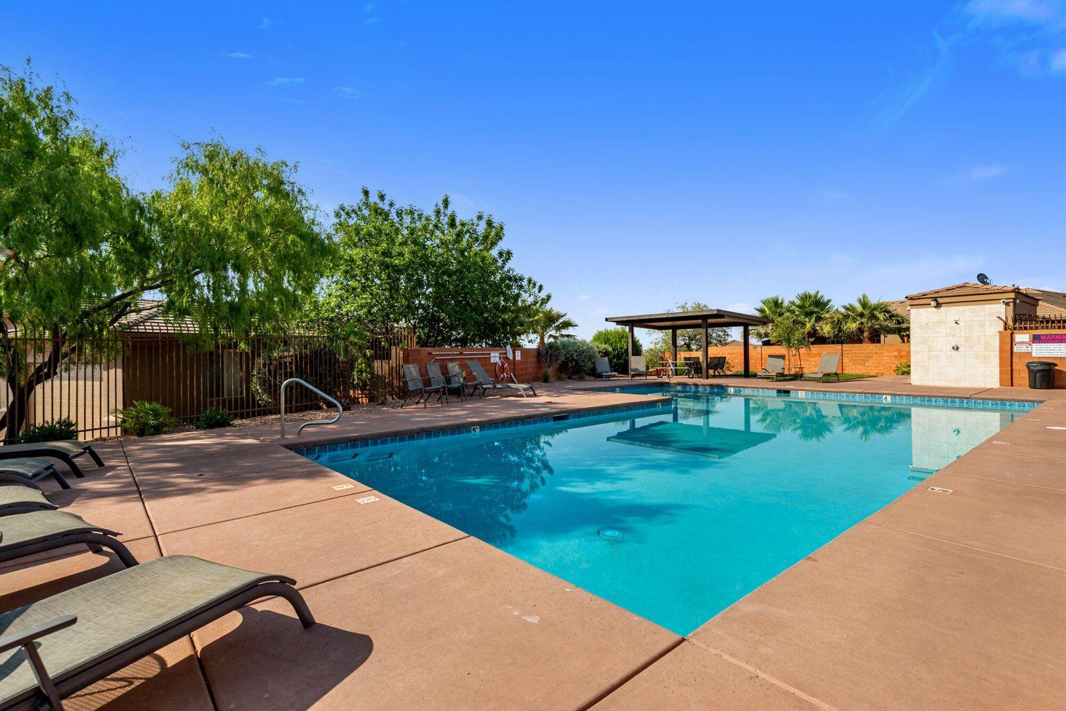 PARADISE CANYON - Residential