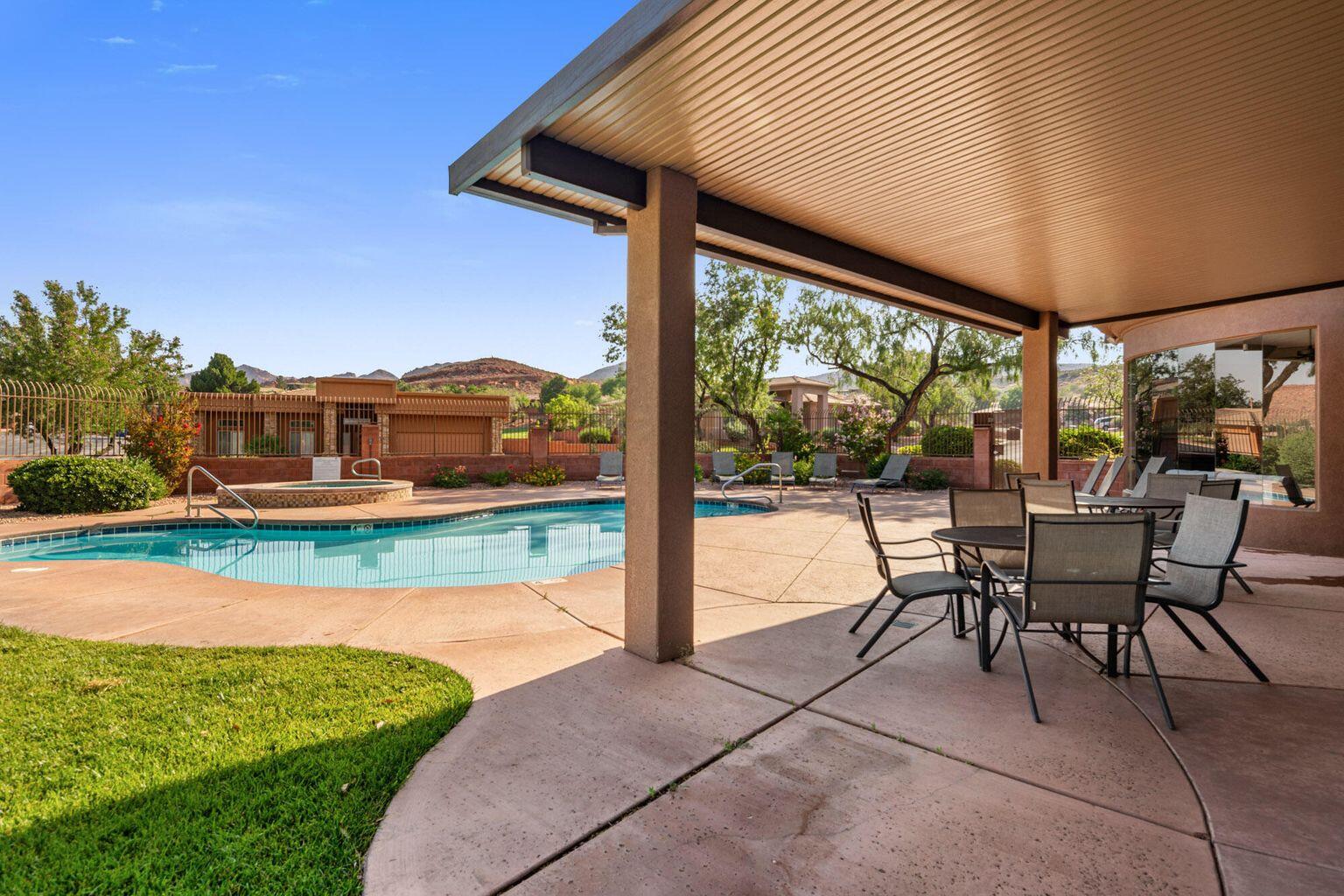 PARADISE CANYON - Residential