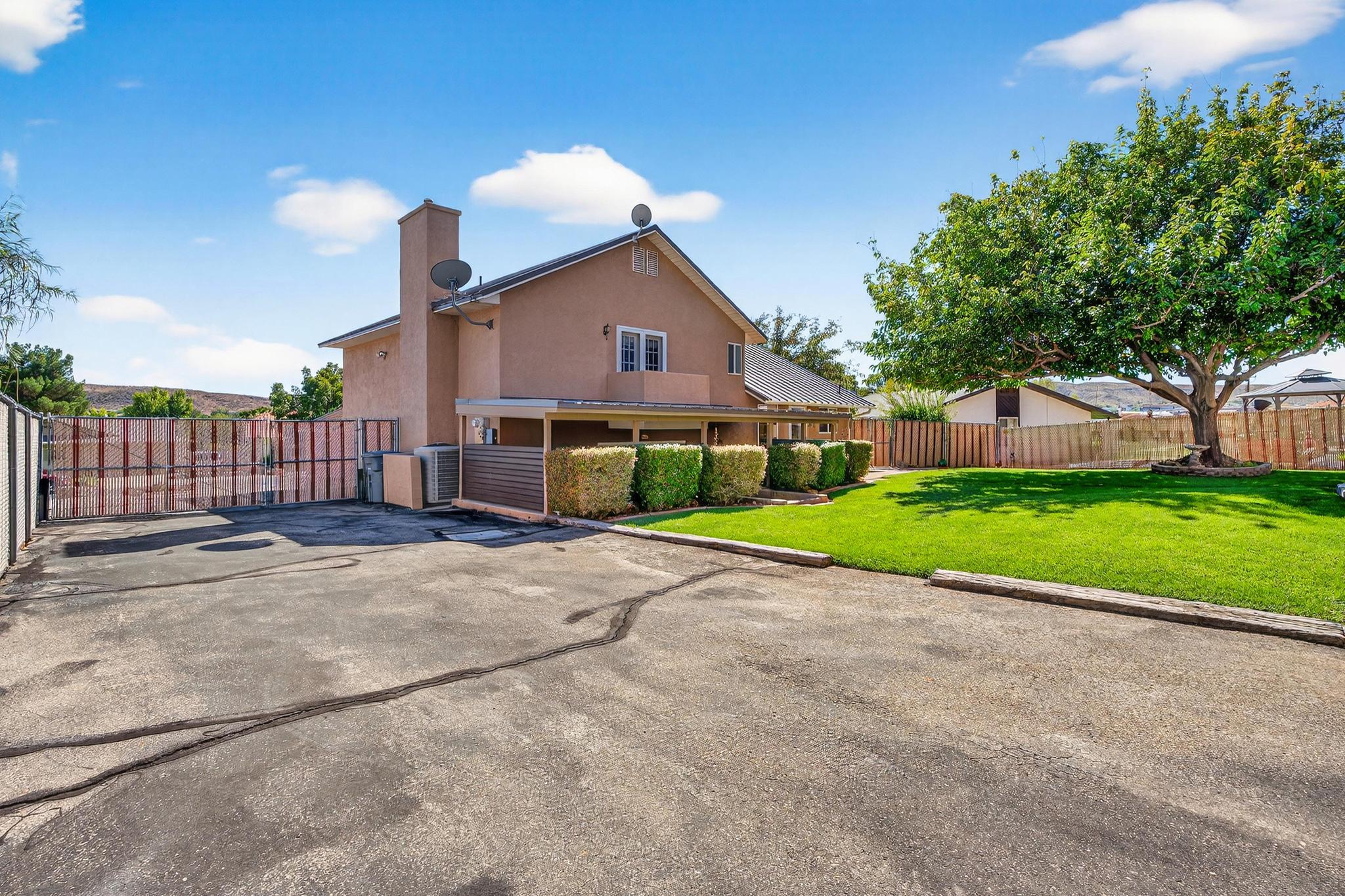 BLOOMINGTON HILLS - Residential