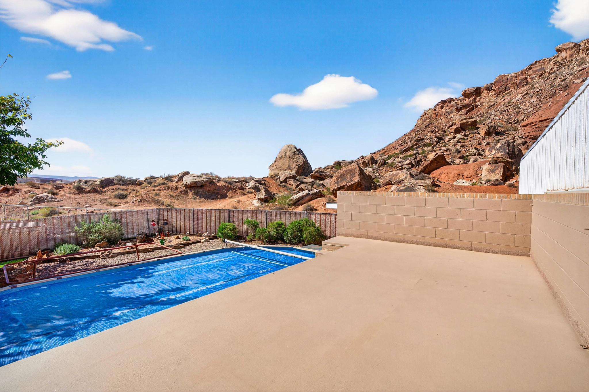 BLOOMINGTON HILLS - Residential