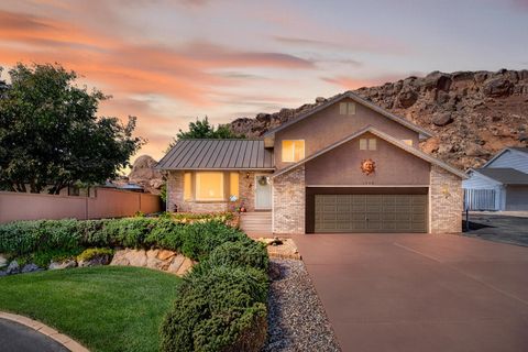 Photo of 1045 E Hemlock CIR, Saint George, UT 84790 (MLS # 25-266144) Photo of 1045 E Hemlock CIR, Saint George, UT 84790 (MLS # 25-266144)