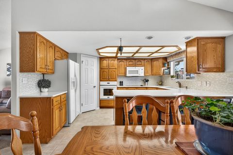 Tiny photo for 1045 E Hemlock CIR, Saint George, UT 84790 (MLS # 25-266144)