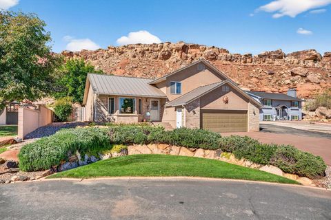 Tiny photo for 1045 E Hemlock CIR, Saint George, UT 84790 (MLS # 25-266144)