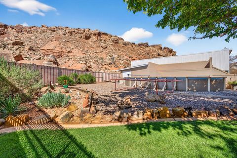Tiny photo for 1045 E Hemlock CIR, Saint George, UT 84790 (MLS # 25-266144)