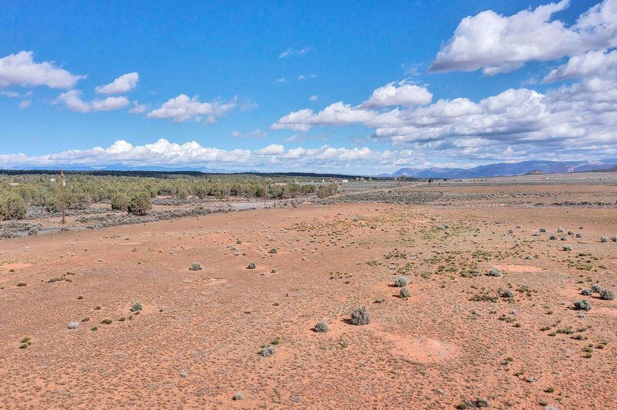 With breathtaking views of Smithsonian Butte, Canaan Mountain, and Zion National
Park, this exceptional 5-acre corner lot offers a rare opportunity to create something truly special. Whether you envision a private mini ranch or a custom dream home, the setting delivers unmatched beauty and tranquility. With greenbelt status and one acre-foot of water included, this property combines lifestyle, flexibility, and long-term value in one remarkable offering.