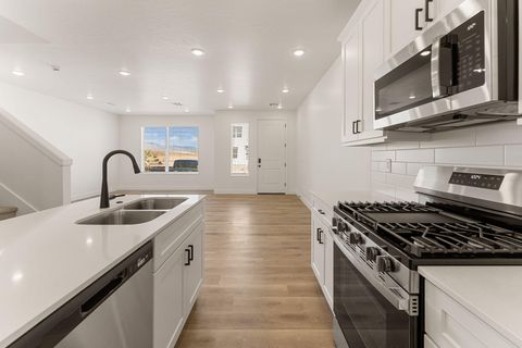 Tiny photo for 897 W Boxthorn DR, Saint George, UT 84790 (MLS # 26-271898)