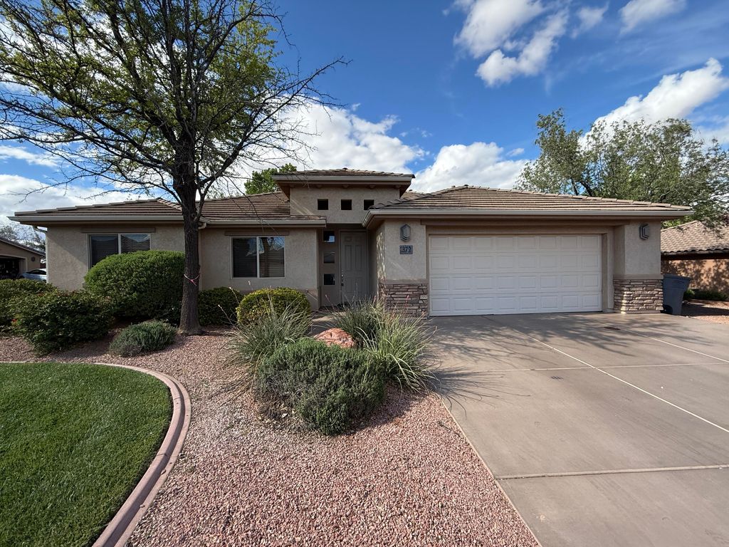 Photo of 372 W 350 S, Ivins, UT 84738 (MLS # 26-271332)