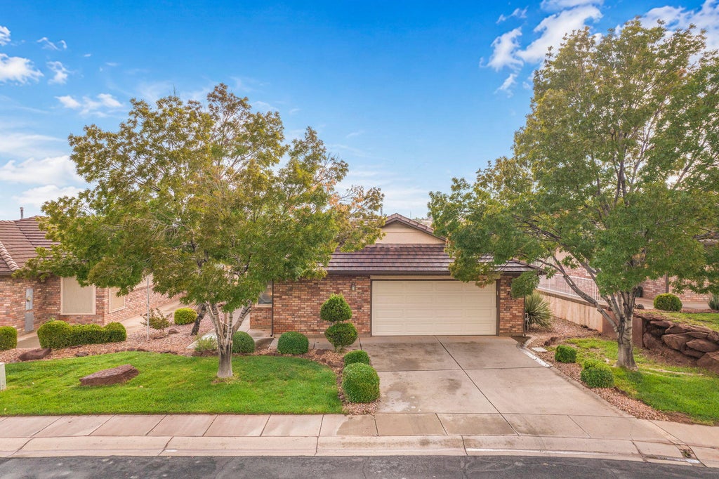 Photo of 705 W Uxbridge DR, Saint George, UT 84770 (MLS # 26-277153)